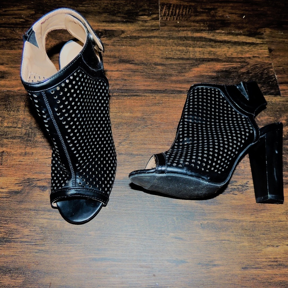 Ankle open toed heels